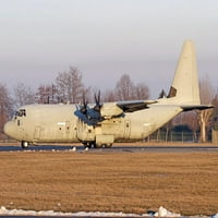C-130J-Hercules az olasz légierő Torinói repülőtéren, Olaszország Poszter Nyomtatás Luca Nicolotti Stocktrek képek